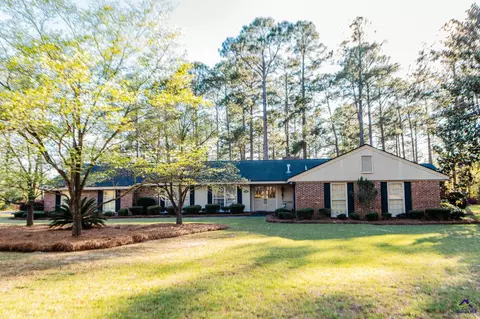 5207 Forest Lake Rd, Eastman, GA 31023