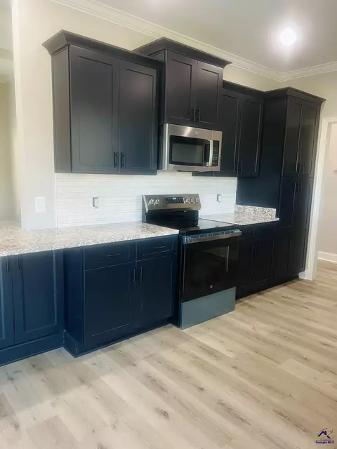 Kitchen - 110 Early Dr, Byron, GA 31008 photo 2 of 3