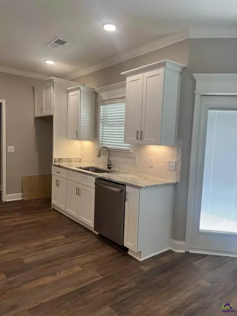 110 Early Dr, Byron, GA 31008 photo 2