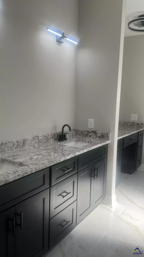 Bath - 110 Early Dr, Byron, GA 31008 photo 1 of 4