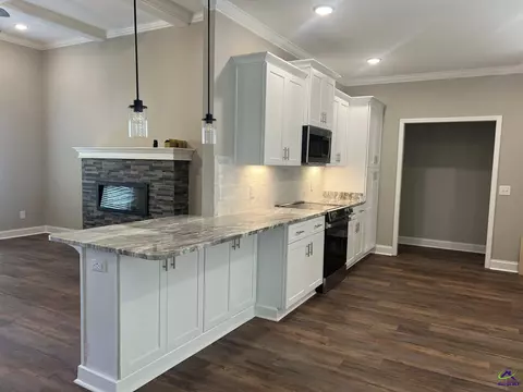 110 Early Dr, Byron, GA 31008