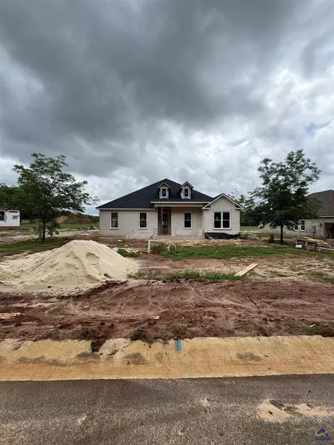 6 Pleasant Oaks Dr, Perry, GA 31069