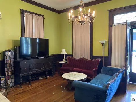 Living - 620 Barlow St, Americus, GA 31709 photo 2 of 5