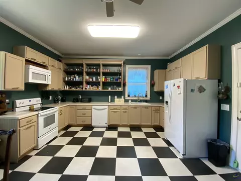Kitchen - 620 Barlow St, Americus, GA 31709 photo 4 of 5