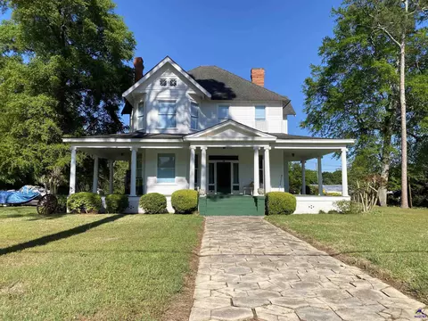 Exterior - 620 Barlow St, Americus, GA 31709 photo 2 of 10