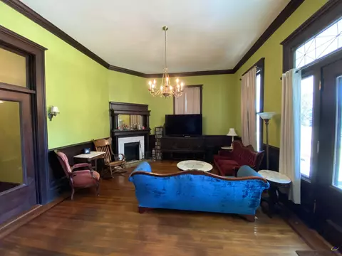 Living - 620 Barlow St, Americus, GA 31709 photo 4 of 5