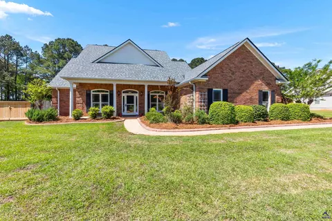 223 Hathersage Dr, Kathleen, GA 31047