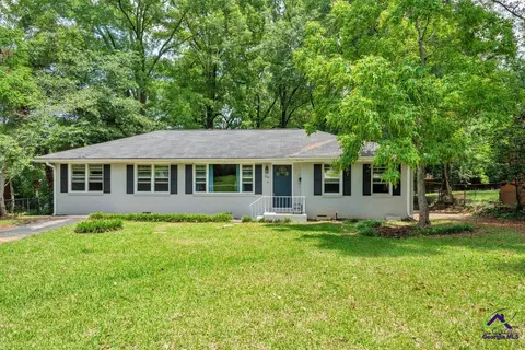 202 Springdale Dr, Warner Robins, GA 31088