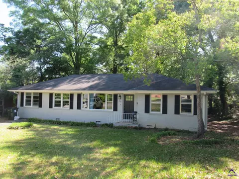 202 Springdale Dr, Warner Robins, GA 31088