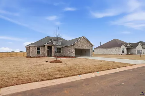 204 Farmland Cir, Perry, GA 31069