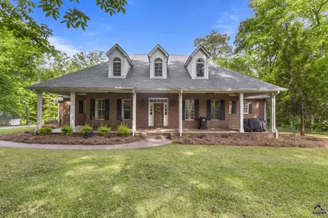54 Meadow Ln, Hawkinsville, GA 31036
