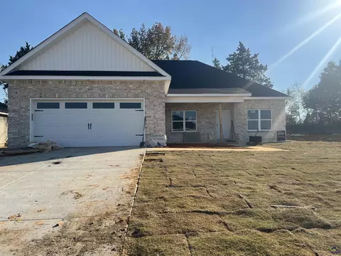 129 Early Dr, Byron, GA 31008