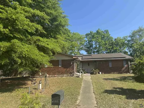 216 Hickory Gln, Centerville, GA 31028