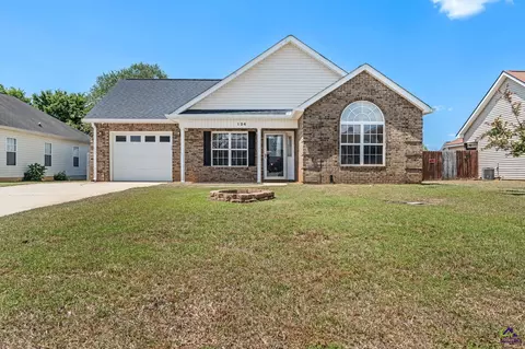 124 Cedarland Dr, Warner Robins, GA 31088