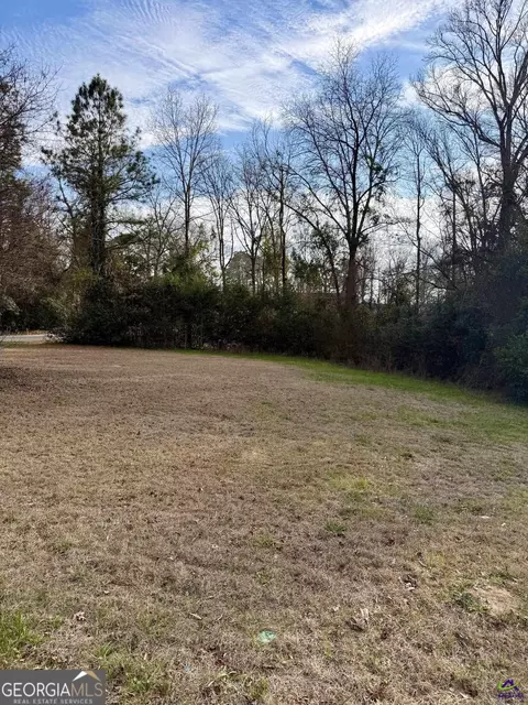 2009 Green St, Warner Robins, GA 31093