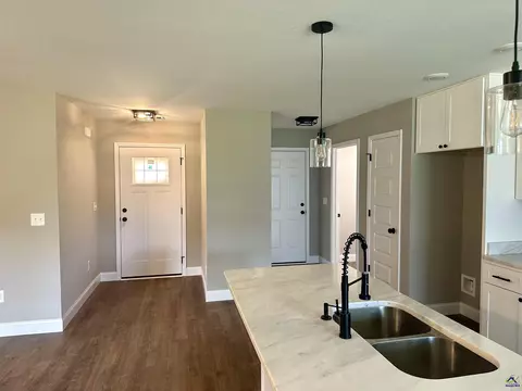 207 Sutton Dr, Perry, GA 31069 photo 4