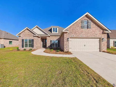 201 Woodwinds Ct, Kathleen, GA 31047