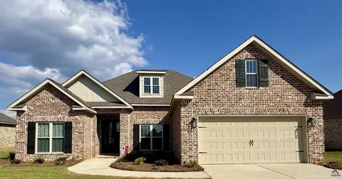 201 Woodwinds Ct, Kathleen, GA 31047