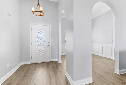 Entry Way - 208 Mahan Dr, Perry, GA 31069 photo 1 of 5
