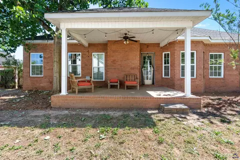 Exterior - 208 Mahan Dr, Perry, GA 31069 photo 8 of 12