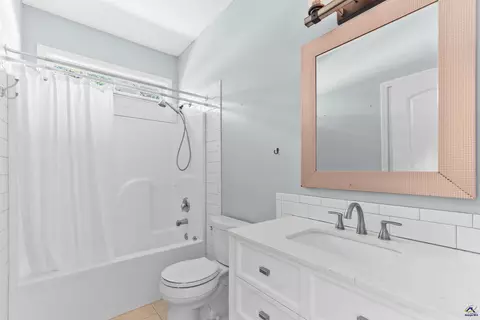 Bath - 208 Mahan Dr, Perry, GA 31069 photo 7 of 7