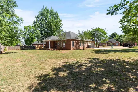 Exterior - 208 Mahan Dr, Perry, GA 31069 photo 10 of 12