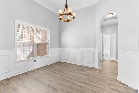 Entry Way - 208 Mahan Dr, Perry, GA 31069 photo 2 of 5