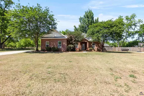 Exterior - 208 Mahan Dr, Perry, GA 31069 photo 4 of 12