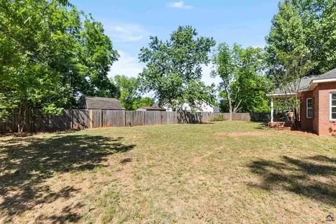 Exterior - 208 Mahan Dr, Perry, GA 31069 photo 9 of 12