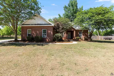 208 Mahan Dr, Perry, GA 31069