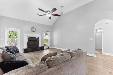 Living - 208 Mahan Dr, Perry, GA 31069 photo 2 of 2
