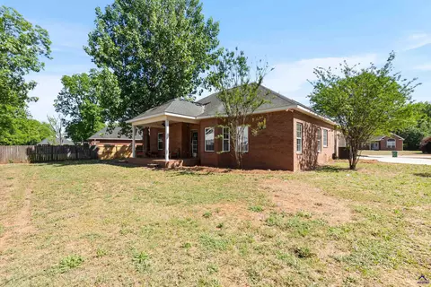 Exterior - 208 Mahan Dr, Perry, GA 31069 photo 11 of 12