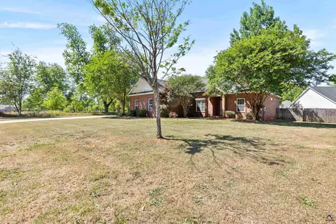Exterior - 208 Mahan Dr, Perry, GA 31069 photo 3 of 12