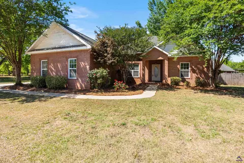 Exterior - 208 Mahan Dr, Perry, GA 31069 photo 2 of 12