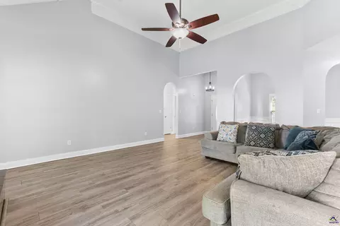 Entry Way - 208 Mahan Dr, Perry, GA 31069 photo 4 of 5