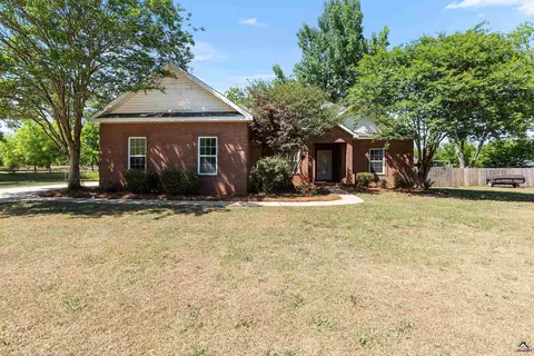 208 Mahan Dr, Perry, GA 31069