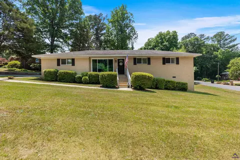 202 Woodland Dr, Warner Robins, GA 31088