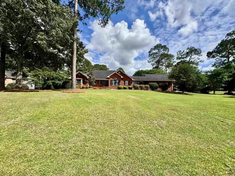 102 Oakatee Ct, Cordele, GA 31015