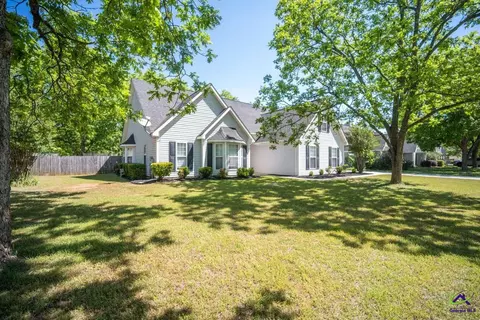 111 Grove Ln, Kathleen, GA 31047