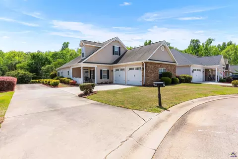 154 Fairway Oaks Dr, Perry, GA 31069