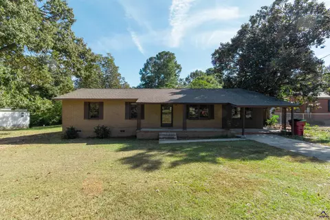 208 Bassett St, Centerville, GA 31028