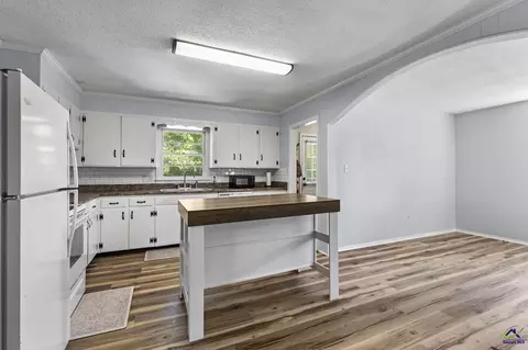 Kitchen - 826 Oak Ridge Dr, Perry, GA 31069 photo 1 of 4