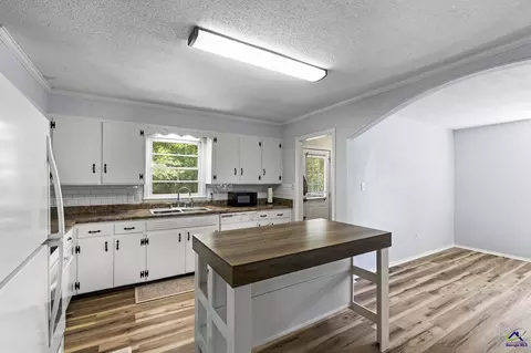 Kitchen - 826 Oak Ridge Dr, Perry, GA 31069 photo 4 of 4