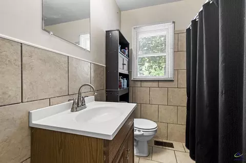 Bath - 826 Oak Ridge Dr, Perry, GA 31069 photo 1 of 1