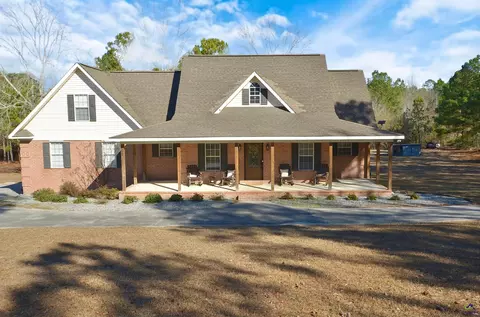239 Trent Dr, Eastman, GA 31023