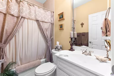 Bath - 110 Bartlett Way, Centerville, GA 31028 photo 7 of 7