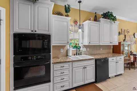 Kitchen - 110 Bartlett Way, Centerville, GA 31028 photo 4 of 8