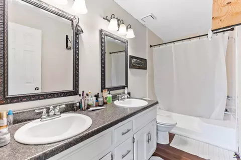 Bath - 104 Buckingham Pl, Perry, GA 31069 photo 1 of 2