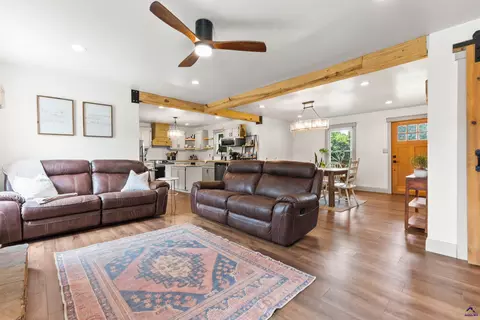 Living - 104 Buckingham Pl, Perry, GA 31069 photo 3 of 3