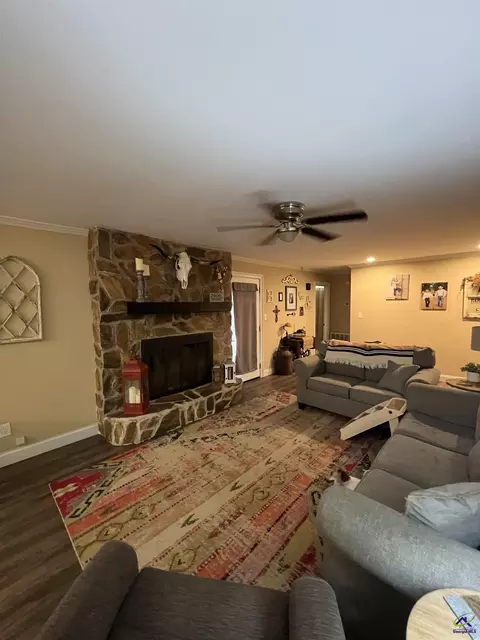 Living - 310 Forest Hl, Warner Robins, GA 31088 photo 6 of 8